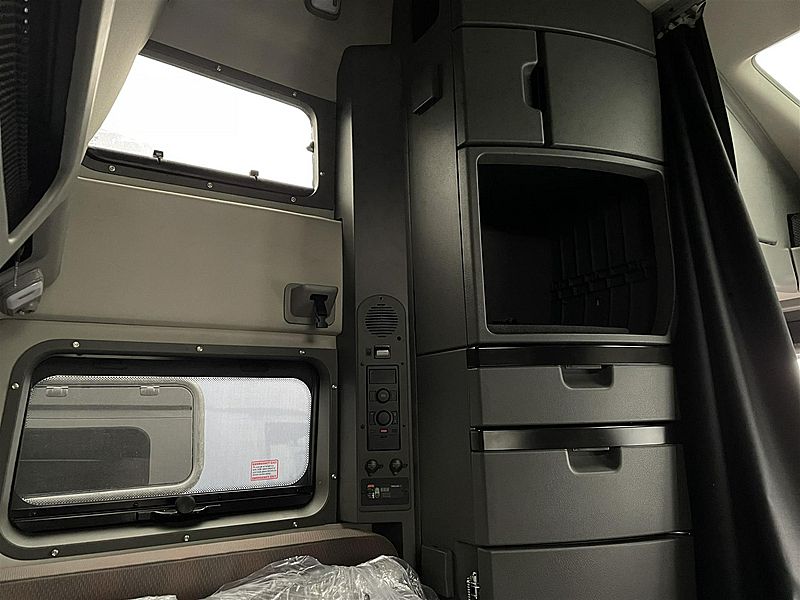 2024 Volvo VNL 860 For Sale 77" Sleeper NJ12251