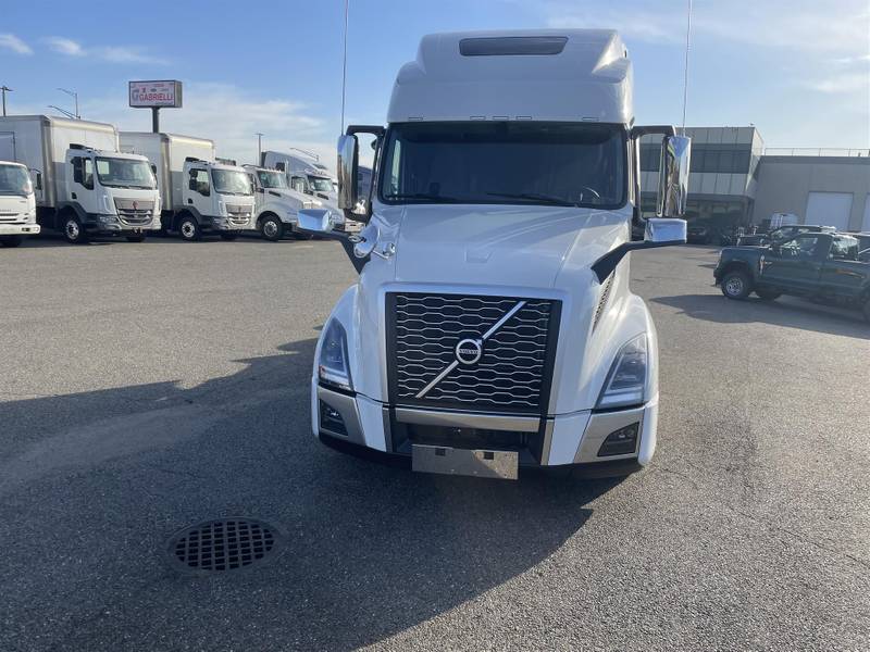 2024 Volvo VNL 860 (For Sale) 77" Sleeper NJ12251