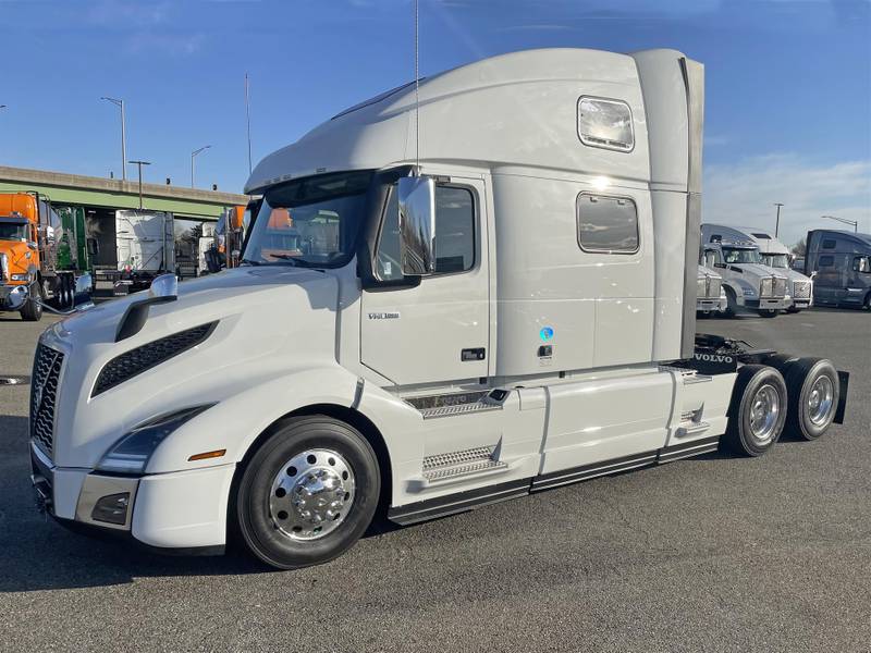 2025 Volvo VNL 860 (For Sale) 77" Sleeper NJ12251