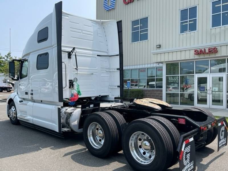 2024 Volvo VNL 860 For Sale 77" Sleeper HV695