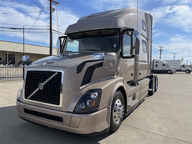 2017 Volvo VNL 780 (For Sale) 77" Sleeper 256692