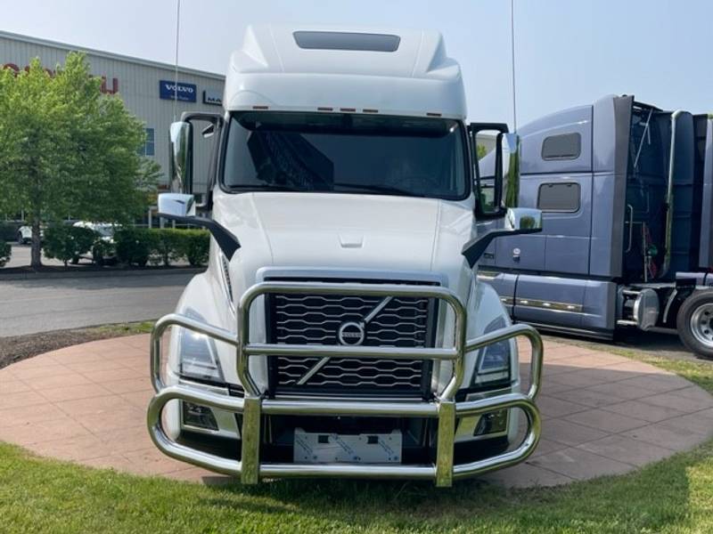 2024 Volvo VNL 860 (For Sale) 77" Sleeper HM1430