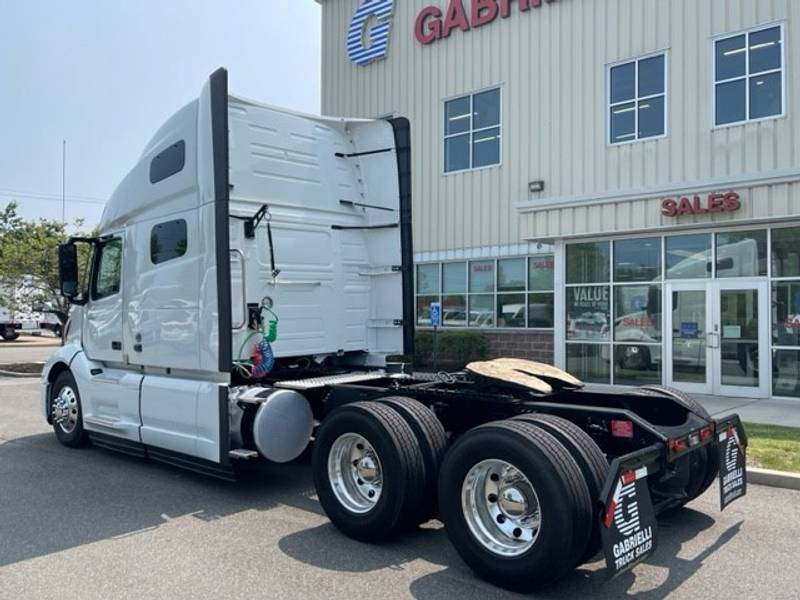 2024 Volvo VNL 760 (For Sale) 70" Sleeper HV693