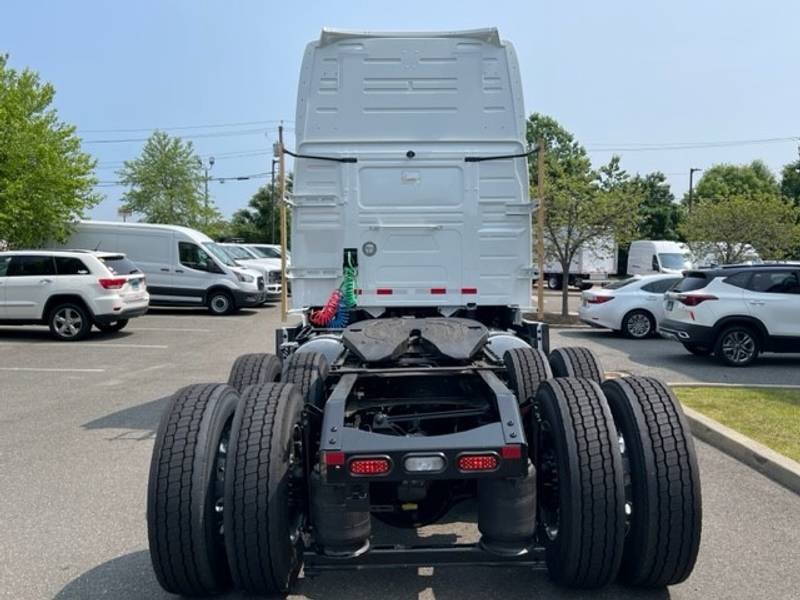 2024 Volvo VNL 760 (For Sale) 70" Sleeper HV693