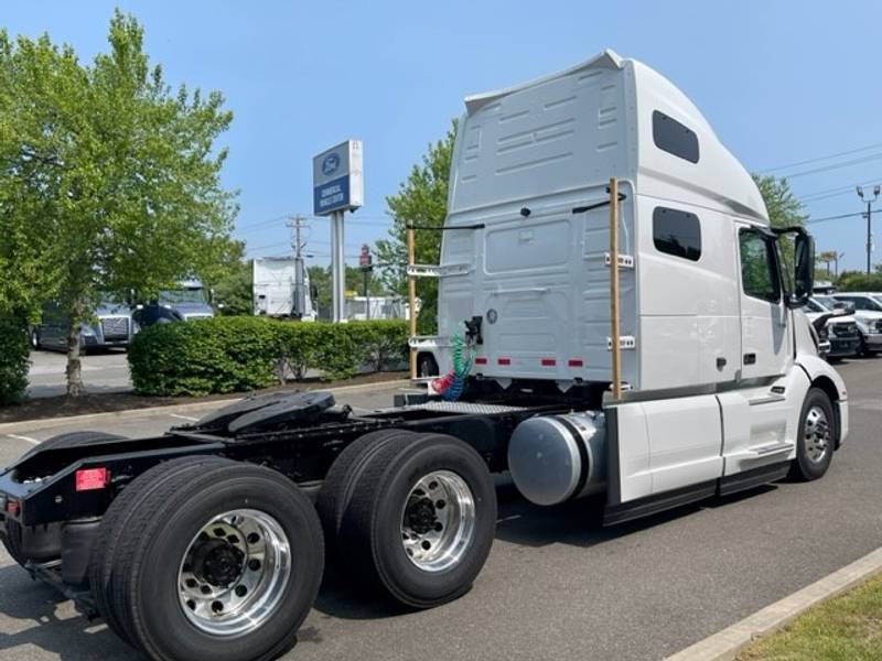 2025 Volvo VNL 760 (For Sale) 70" Sleeper HV693