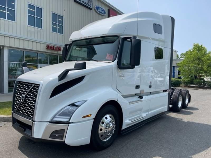 2024 Volvo VNL 760 (For Sale) 70" Sleeper HV692