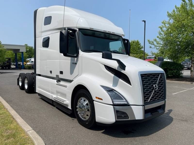 2024 Volvo VNL 760 (For Sale) 70" Sleeper HV692