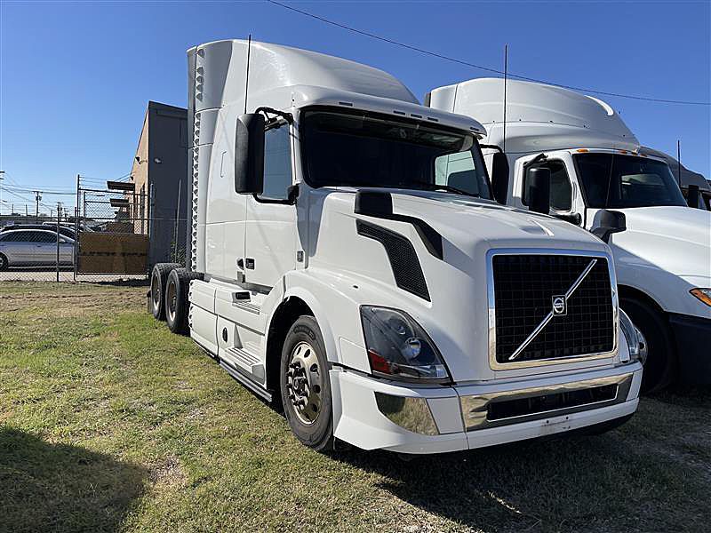 2017 Volvo VNL 630 (For Sale) 61" Sleeper 256786