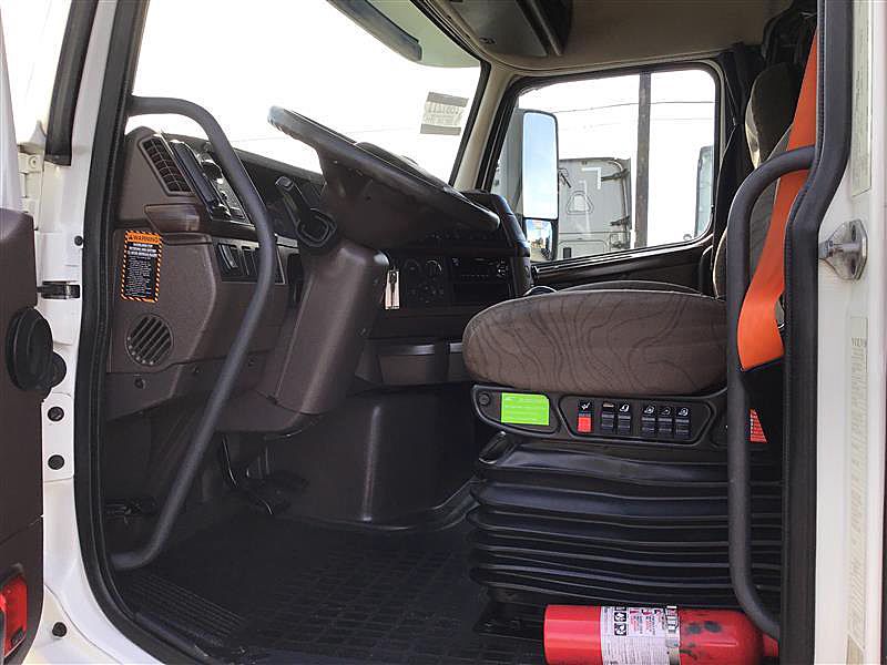 2017 Volvo VNL 630 (For Sale) 61" Sleeper 256784