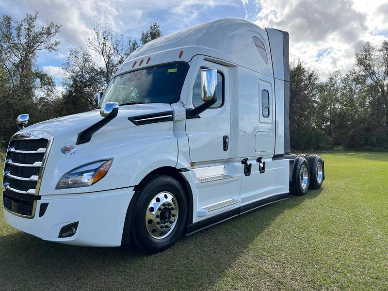 2025 Freightliner Cascadia (For Sale) 72" Sleeper UX2763