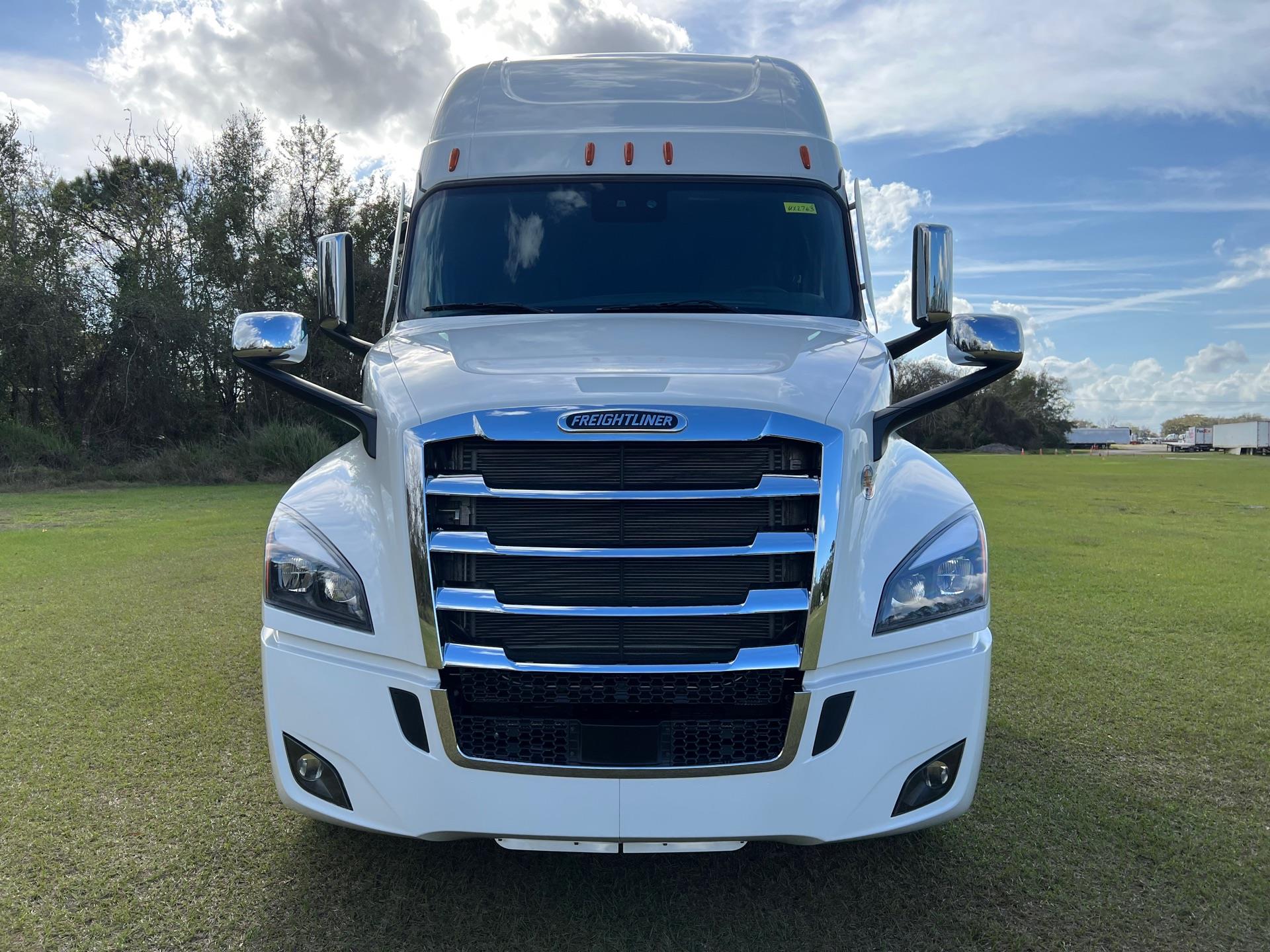 2024 Freightliner Cascadia For Sale 72" Sleeper UX2763