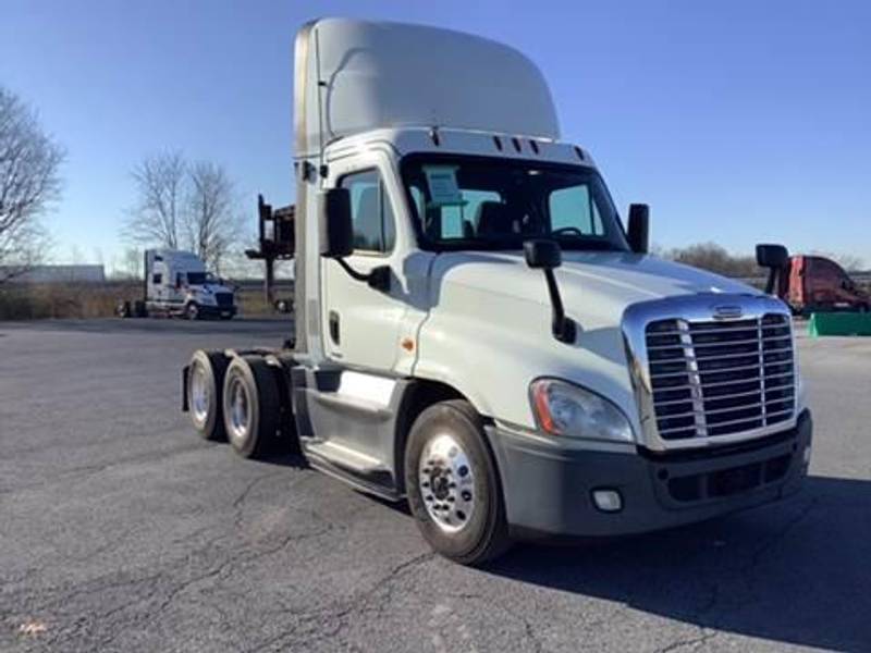 2016 Freightliner Cascadia Day Cab