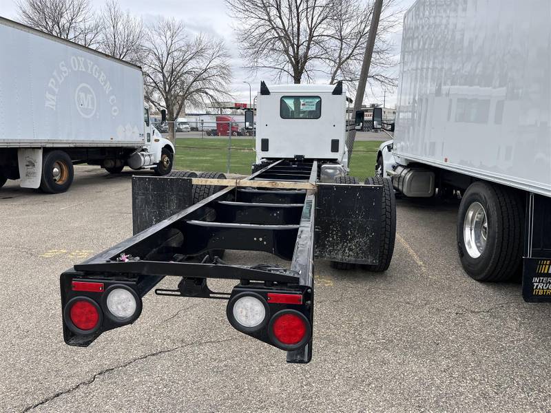 2024 Peterbilt 537 (For Sale) Cab & Chassis 30E605297