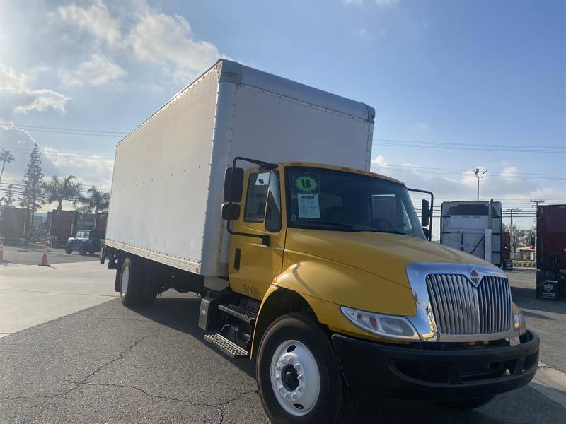 2018 International DuraStar 4300 (For Sale) | 26' Box | #JL460158