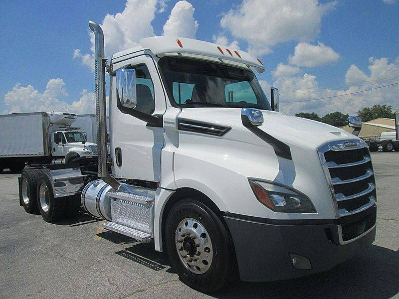 2020 Freightliner CASCADIA 126 (For Sale) Day Cab DCJ3946