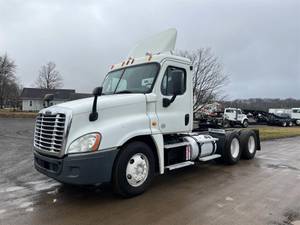 2013 Freightliner Cascadia - Day Cab