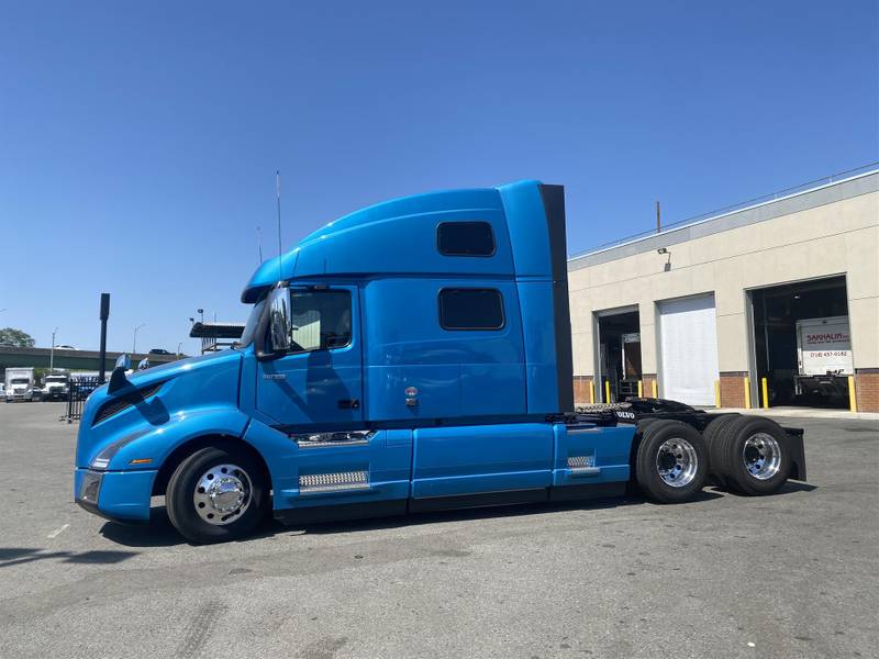 2024 Volvo VNL 860 (For Sale) 77" Sleeper NJ12381