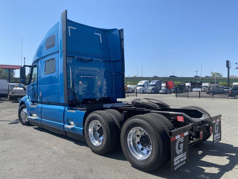 2024 Volvo VNL 860 (For Sale) 77" Sleeper NJ12381