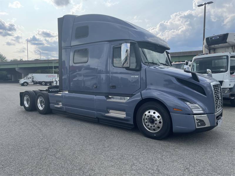 2024 Volvo Vnl 860 Blue - Bessie Giulietta