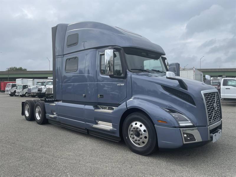 2024 Volvo VNL 860 (For Sale) 77" Sleeper NJ12440