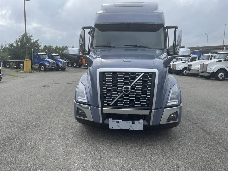 2024 Volvo VNL 860 (For Sale) 77" Sleeper NJ12440