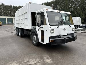 2005 CCC LET2-46 - Refuse Truck