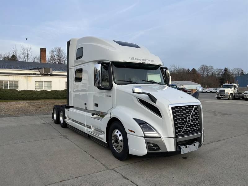 2024 Volvo VNL 860 (For Sale) 77" Sleeper AV1051