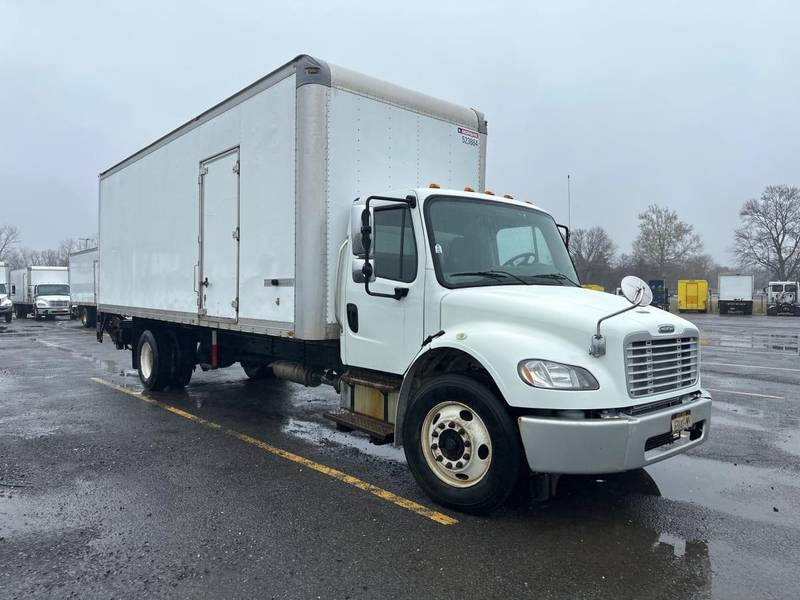 2014 Freightliner M2 106 (For Sale) | 26' Box | Non CDL | #523884