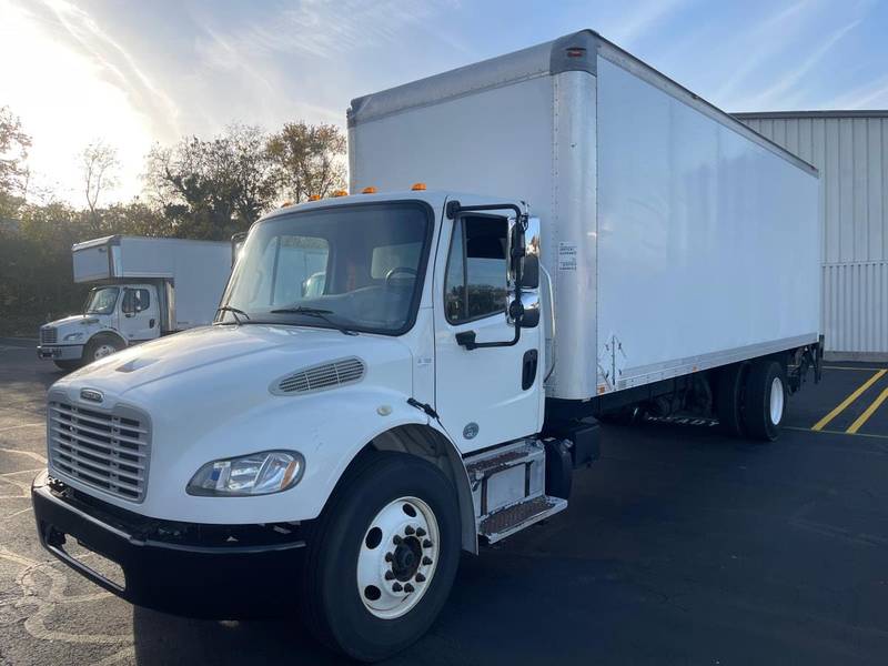 2015 Freightliner M2 106 (For Sale) | 24' Box | Non CDL | #551376