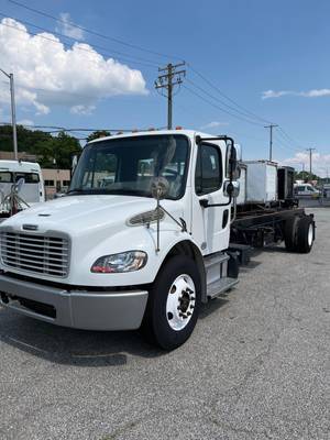 2016 Freightliner M2 106 - Cab & Chassis