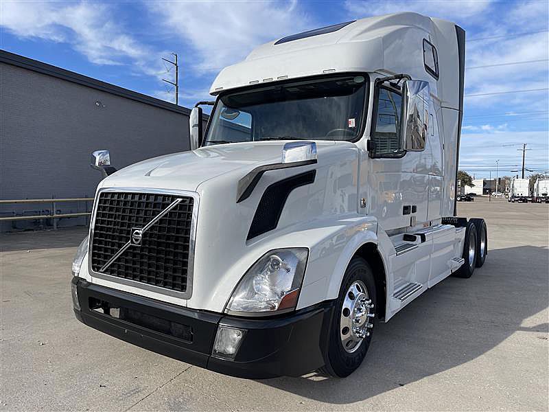 Discover 75+ images 2008 volvo semi truck for sale In.thptnganamst.edu.vn