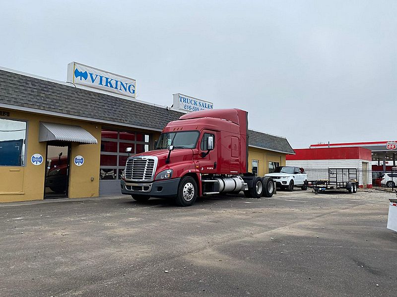 2016 Freightliner (For Sale) Midroof Sleeper 1274