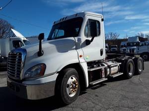2015 Freightliner CASCADIA PX125064S - Day Cab