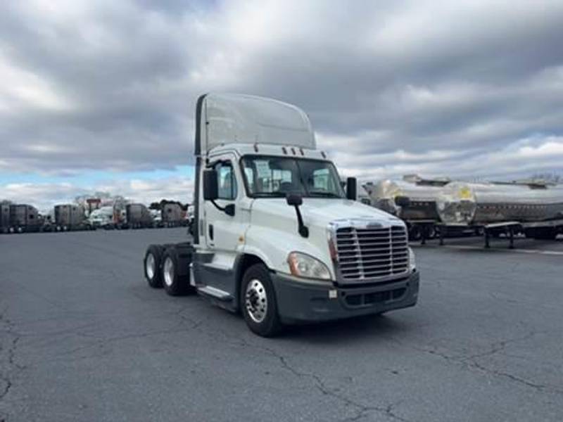 2016 Freightliner Cascadia Day Cab