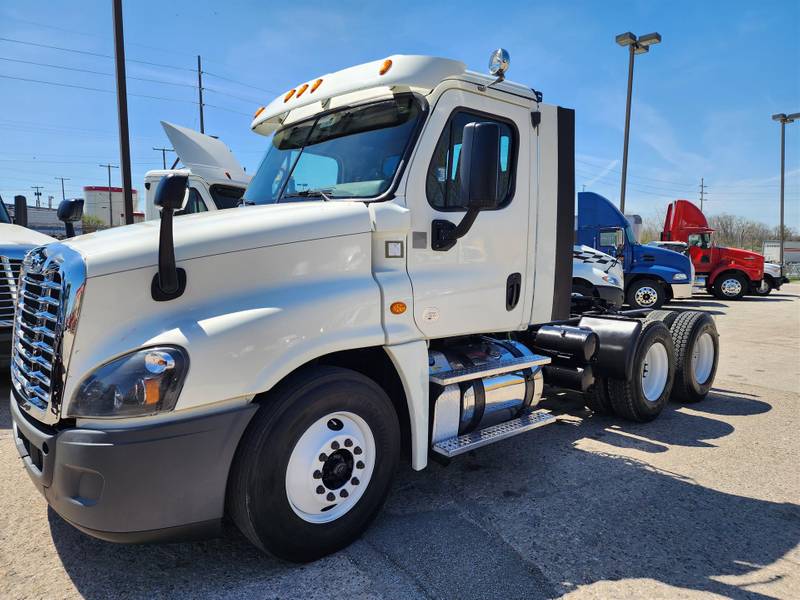 2015 Freightliner Cascadia 125 Day Cab