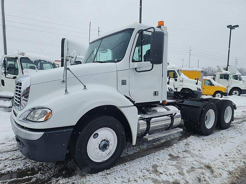 2007 Freightliner Columbia (For Sale) Day Cab 2*22326