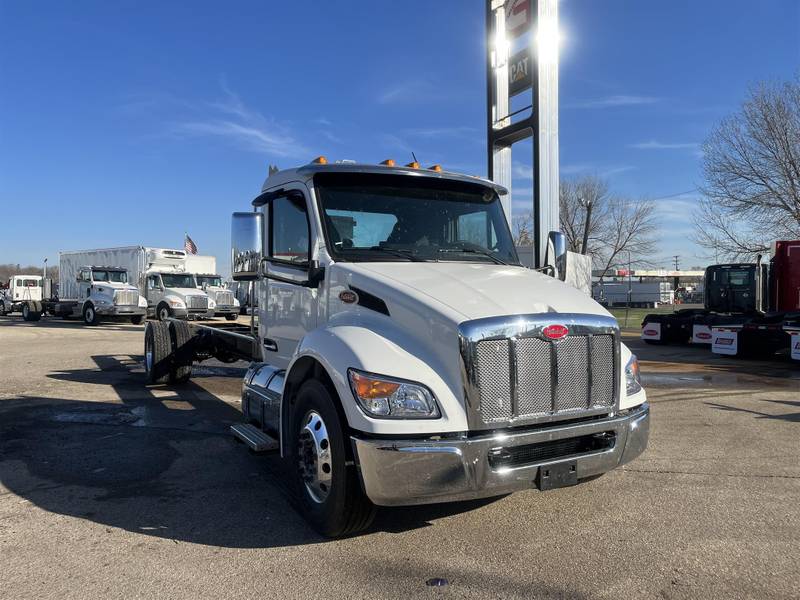 2024 Peterbilt 537 (For Sale) Cab & Chassis 30E605305