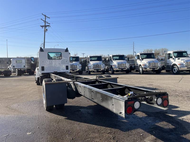 2024 Peterbilt 537 (For Sale) Cab & Chassis 30E605305