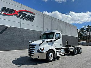 2019 Freightliner Cascadia - Day Cab
