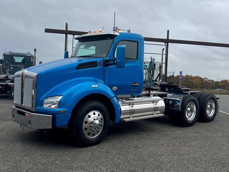 2024 Kenworth T880 (For Sale) Day Cab NK6557