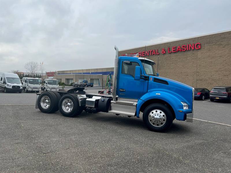 2024 Kenworth T880 (For Sale) Day Cab NK6557