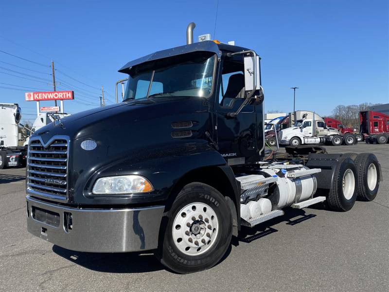 2016 Mack Pinnacle CXU613 (For Sale) | Non Sleeper | #UM-671