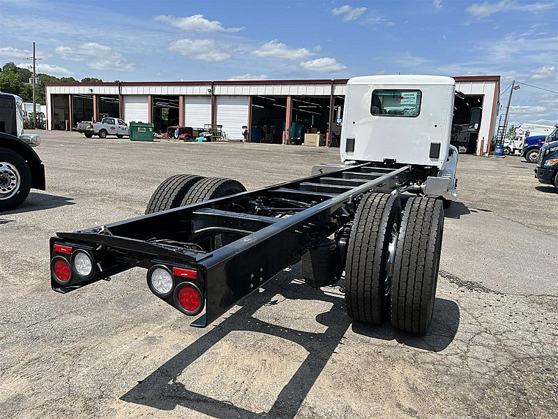 2024 Peterbilt 536 (For Sale) Cab & Chassis 30E605308