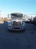 2016 Mack Pinnacle CXU600 - Sleeper Truck