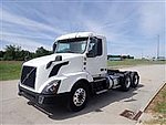 2015 Volvo VNL - Day Cab