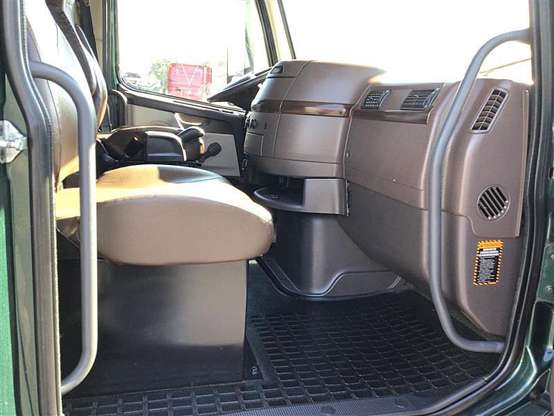 2015 Volvo VNL 630 (For Sale) 61" Sleeper 257951