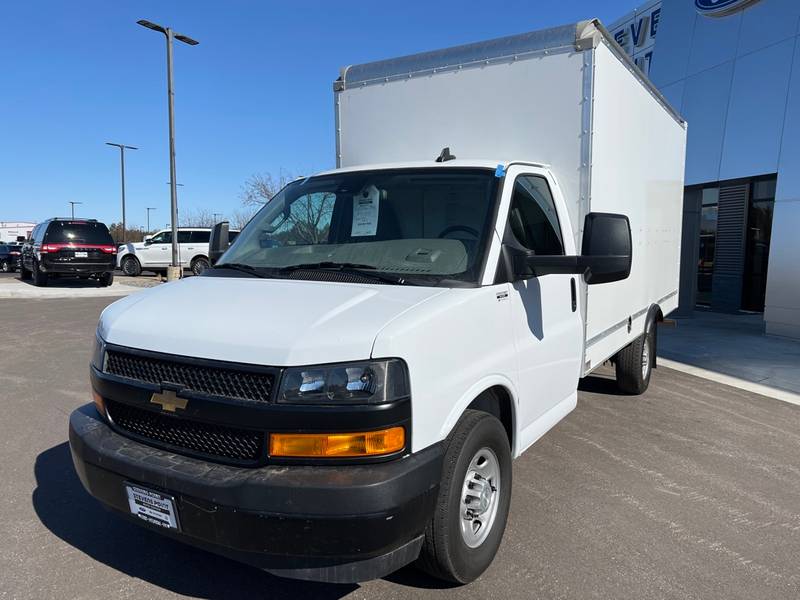 Chevy express g3500 box clearance truck