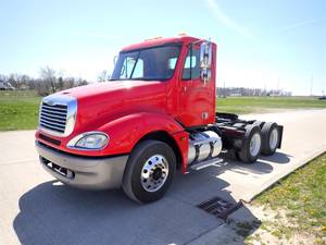 2005 Freightliner Columbia - Day Cab