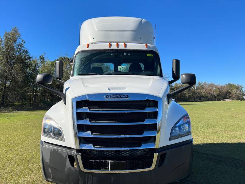 2018 Freightliner Cascadia Day Cab (For Sale) Day Cab JJ0948