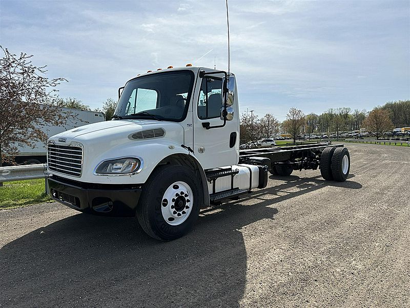 2015 Freightliner M2 (For Sale) Cab & Chassis 9295